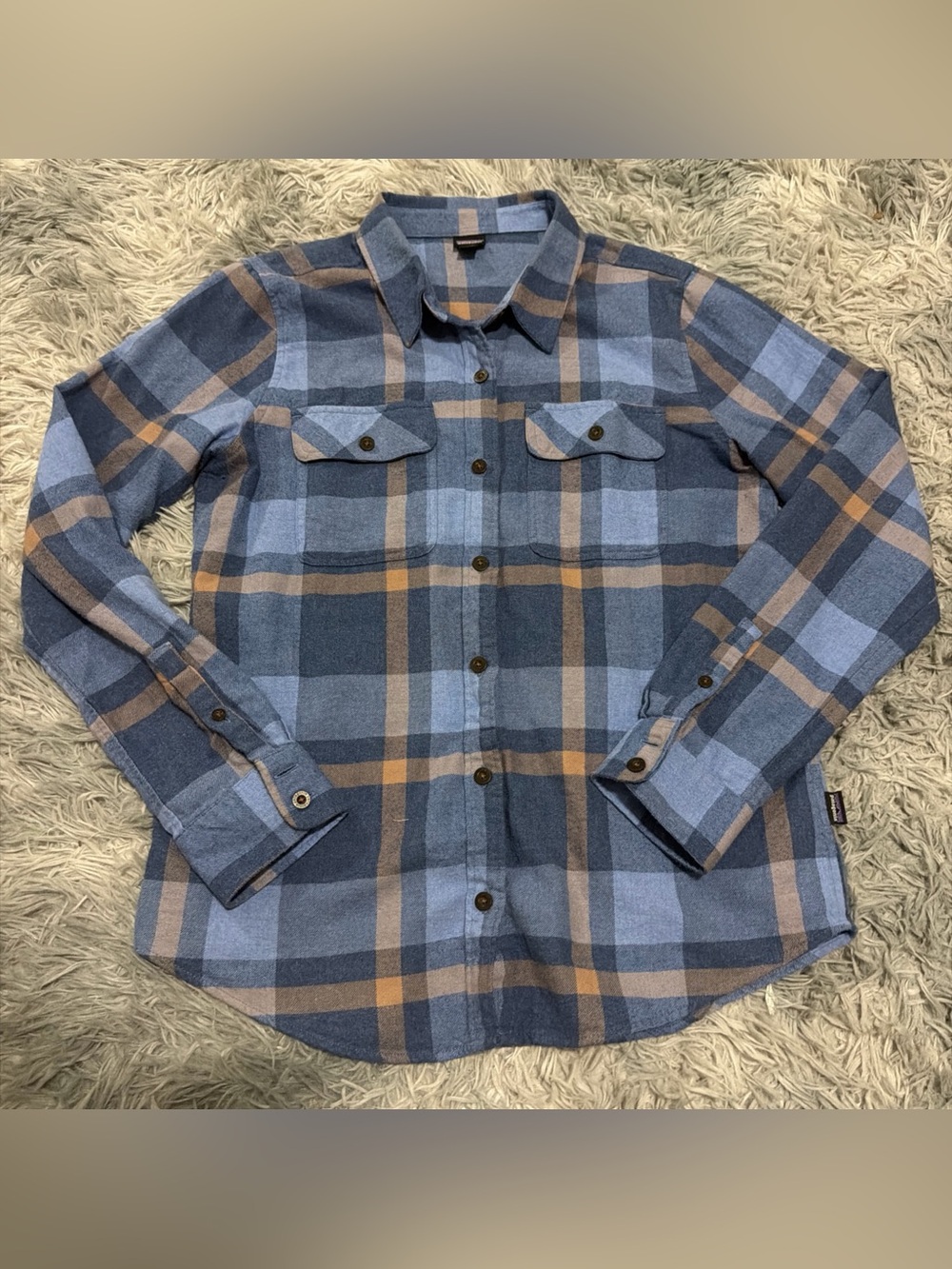 Patagonia Women's Long-Sleeved Organic Cotton Flannel Shirt Blue Plaid Medium